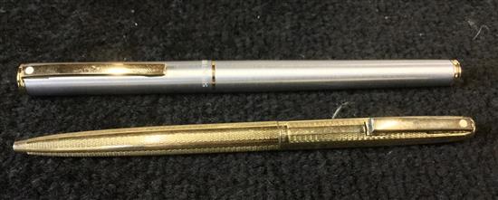 2 Sheaffer pens